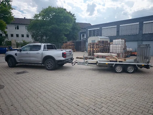 Zugfahrzeug mit Anhänger